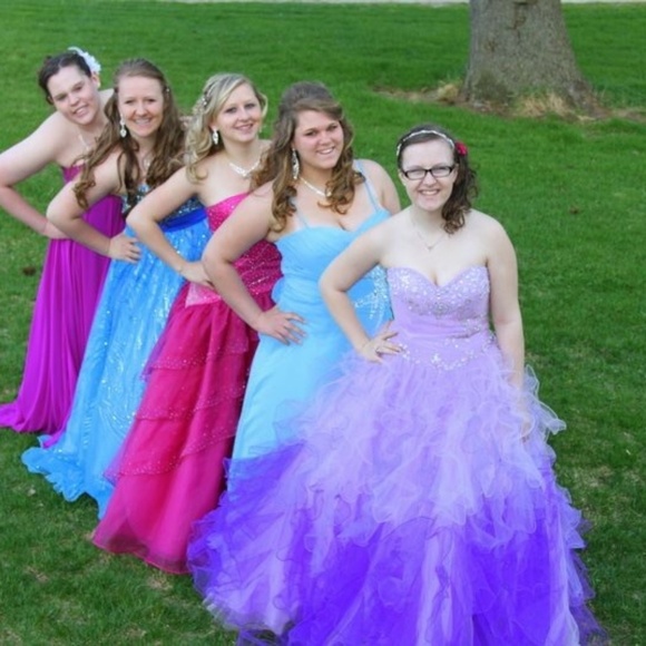 Dress - Picture 3 of 4